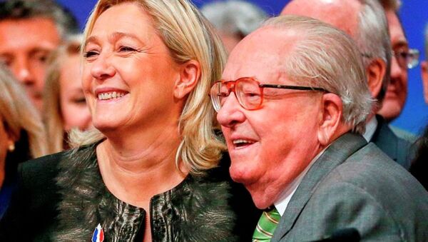 Marine Le Pen ve Jean-Marie Le Pen - Sputnik Türkiye