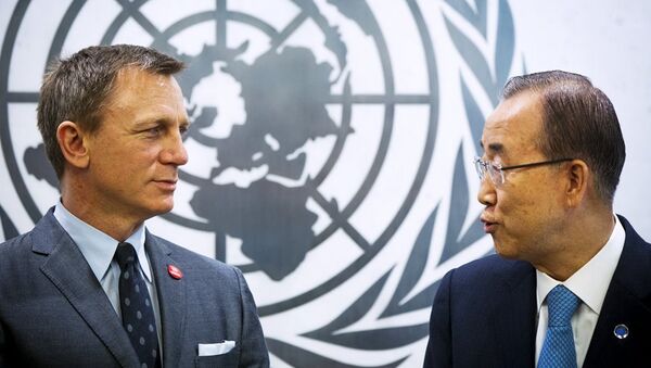 BM Genel Sekreteri Ban Ki-mun - İngiliz aktör Daniel Craig - Sputnik Türkiye