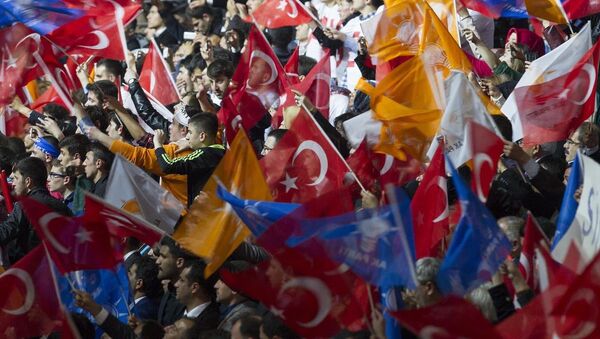 AK Parti Seçim Beyannamesi ve Aday Tanıtım Toplantısı, Ankara Arena Spor Salonu'nda yapıldı. Toplantıya çok sayıda partili katıldı. - Sputnik Türkiye