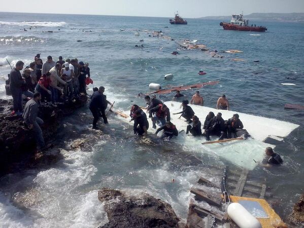 Göçmen taşıyan tekne battı - Sputnik Türkiye