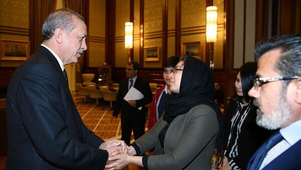 Cumhurbaşkanı Erdoğan, Özgecan'ın ailesini kabul etti - Sputnik Türkiye