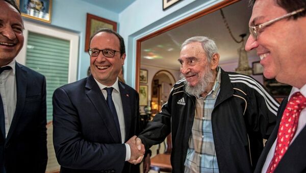 Fransa Cumhurbaşkanı François Hollande- Küba'nın eski lideri Fidel Castro - Sputnik Türkiye