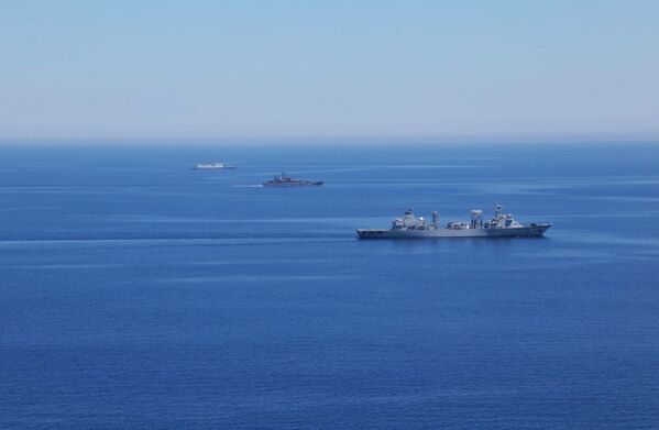 Rusya ve Çin'in Akdeniz'de gerçekleştirdiği 'Deniz İşbirliği 2015' adı verilen ortak tatbikata katılan Rus ve Çin savaş gemileri - Sputnik Türkiye