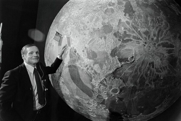 46 yıl önce Ay’da böyle yürüdüler - Sputnik Türkiye