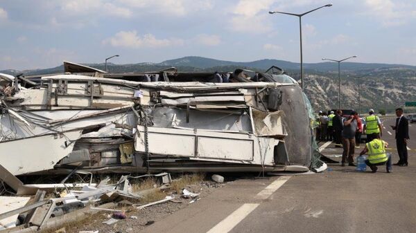 Başbakanlık otobüsü kaza yaptı - Sputnik Türkiye