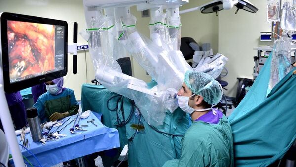 Hastalar robotik cerrahiyle şifa buluyor - Sputnik Türkiye