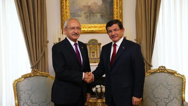 Başbakan Ahmet Davutoğlu ile CHP Genel Başkanı Kemal Kılıçdaroğlu - Sputnik Türkiye
