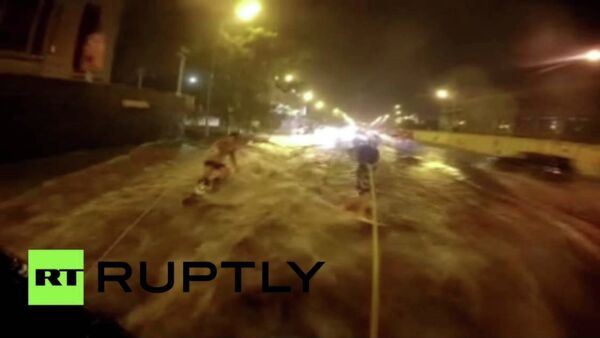 Sular altındaki Vladivostok caddelerinde su kayağı keyfi - Sputnik Türkiye