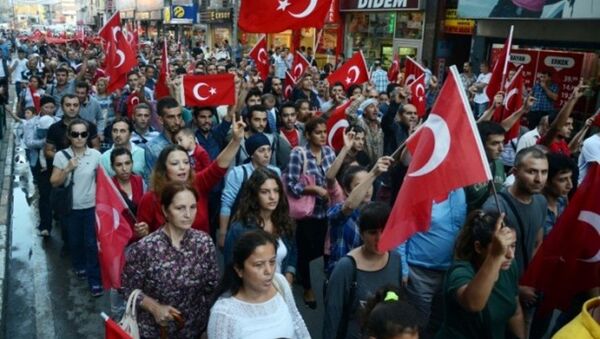 Türkiye'nin hemen hemen bütün illerinde, vatandaşlar, sivil toplum kuruluşu ve siyasi parti temsilcileri, Dağlıca ve Iğdır'daki saldırılara tepki gösterdi. - Sputnik Türkiye