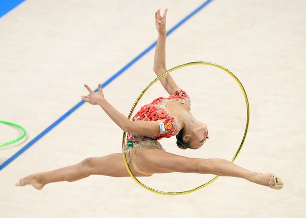 Rus jimnastikçi Aleksandra Soldatova, Stuttgart’ta düzenlenen Ritmik Jimnastik Dünya Şampiyonası’nda. - Sputnik Türkiye