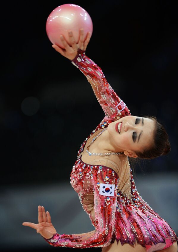 Güney Koreli jimnastikçi Son Yeon-Jae, Stuttgart’ta düzenlenen Ritmik Jimnastik Dünya Şampiyonası’nda. - Sputnik Türkiye