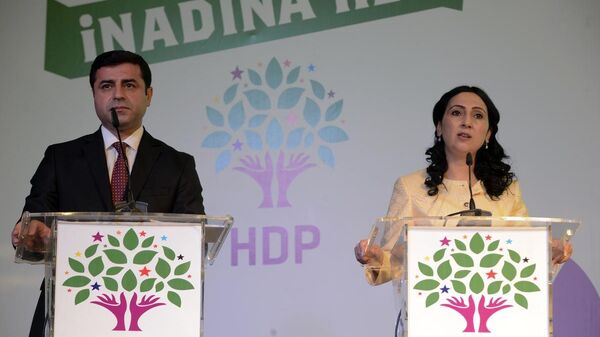 HDP'nin seçim bildirgesini açıkladı - Sputnik Türkiye