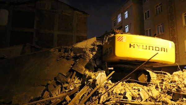 5 katlı bina yıkım çalışması sırasında çöktü - Sputnik Türkiye