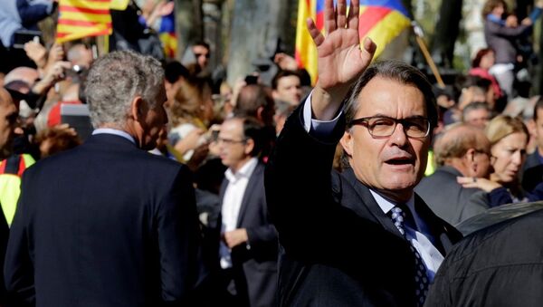 Katalonya Yönetimi Başkanı Arthur Mas, bağımsızlık referandumu nedeniyle ifade verdiği mahkeme çıkışında - Sputnik Türkiye