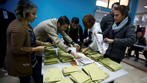 İstanbul'da oy sayım işlemine başlandı - Sputnik Türkiye