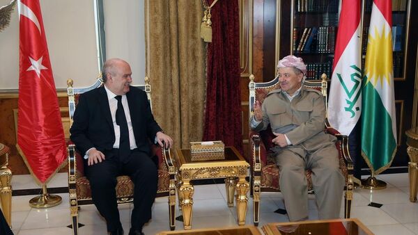 Dışişleri Bakanı Feridun Sinirlioğlu, Irak Kürt Bölgesel Yönetimi Başkanı Mesut Barzani ile Erbil'deki Başbakanlık binasında bir araya geldi. - Sputnik Türkiye