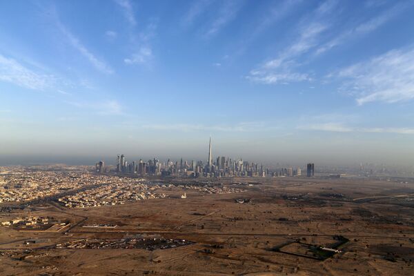 Birleşik Arap Emirlikleri’nin en büyük kenti Dubai’ye kuşbakışı. - Sputnik Türkiye