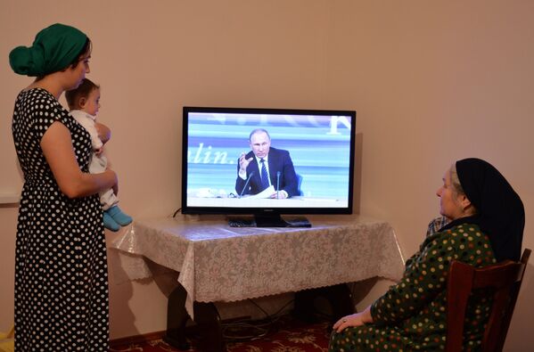 Rusya Devlet Başkanı Vladimir Putin geleneksel yılsonu basın toplantısını gerçekleştiriyor. - Sputnik Türkiye