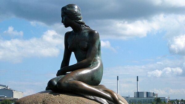 Danimarka’nın simgesi Kopenhag Limanı’ndaki ‘'Küçük Deniz Kızı' heykeli - Sputnik Türkiye