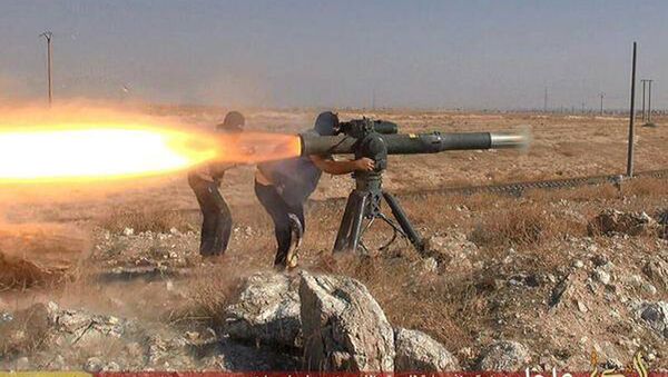 IŞİD üyeleri tanksavar füze ateşliyor. - Sputnik Türkiye