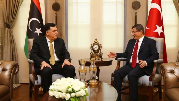 Başbakan Ahmet Davutoğlu, Çankaya Köşkü'nde, Libya Ulusal Birlik Hükümeti Başbakanı Fayez Al-Sarraj ile bir araya geldi. - Sputnik Türkiye