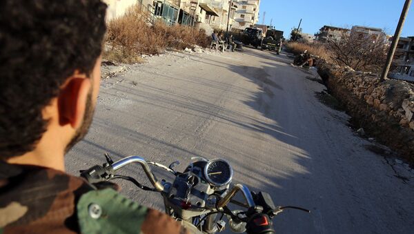 Motosikletli Suriye ordusu askeri - Sputnik Türkiye