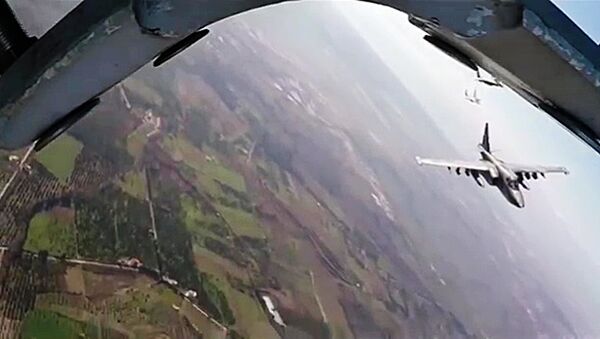 Russia's Su-25 and Syria's MiG-29 on combat flight mission from Hmeimim airbase - Sputnik Türkiye