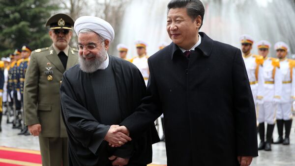 Çin Devlet Başkanı Şi Cinping ve İran Cumhurbaşkanı Hasan Ruhani - Sputnik Türkiye