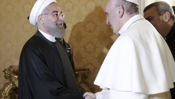 İran Cumhurbaşkanı Hasan Ruhani, Papa Francis ile görüştü - Sputnik Türkiye