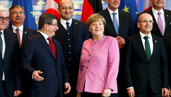 Türkiye Başbakanı Ahmet Davutoğlu- Almanya Başbakanı Angela Merkel - Sputnik Türkiye
