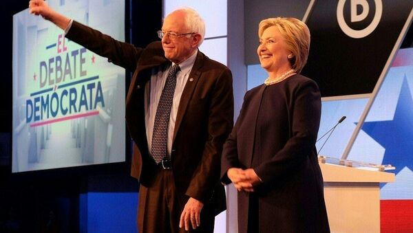 ABD başkanlık yarışının Demokrat adayları Bernie Sanders ve Hillary Clinton - Sputnik Türkiye