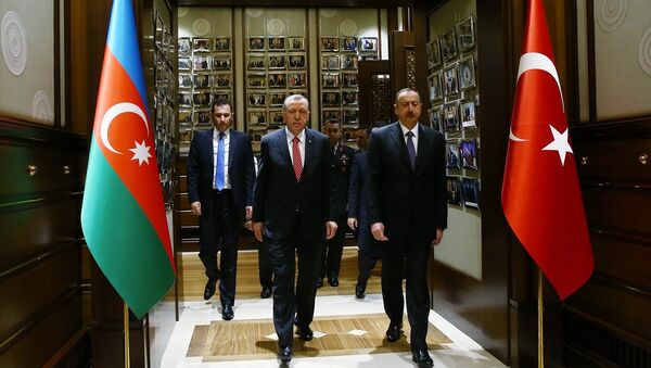 Cumhurbaşkanı Recep Tayyip Erdoğan ve Azerbaycan Cumhurbaşkanı İlham Aliyev Cumhurbaşkanlığı Külliyesi'nde, baş başa görüşmelerinin ardından Türkiye-Azerbaycan Yüksek Düzeyli Stratejik İşbirliği Konseyi (YDSK) 5. Toplantısı'na katıldı. - Sputnik Türkiye