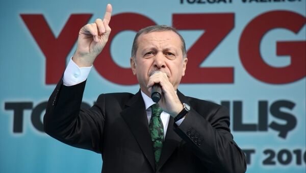 Cumhurbaşkanı Recep Tayyip Erdoğan, Yozgat’ın Sorgun ilçesindeki Belediye Meydanı’nda toplu açılış törenine katılarak konuşma yaptı. - Sputnik Türkiye