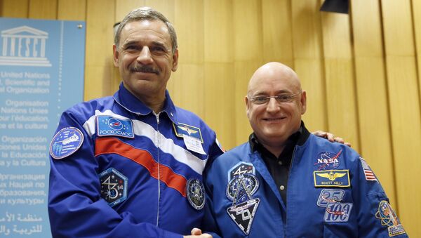 Astronot Scott Kelly ve kozmonot Mihail Korniyenko - Sputnik Türkiye