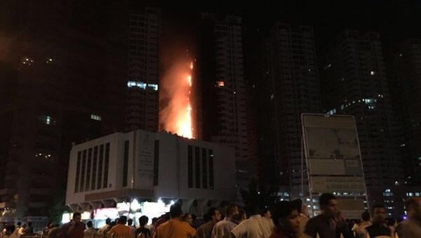 Birleşik Arap Emirlikleri’nin (BAE) Ajman kentinde bulunan bir gökdelende yangın çıktı - Sputnik Türkiye