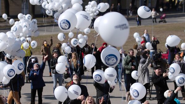 Gagarin anısına St. Petersburg'da gökyüzüne balonlar bırakıldı - Sputnik Türkiye