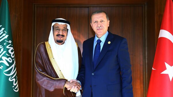 President of Turkey Recep Tayyip Erdogan (R) and Saudi King Salman bin Abdul Aziz Al Saud (L) - Sputnik Türkiye