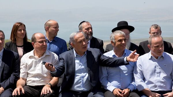 İsrail Başbakanı Benyamin Netanyahu, ilk defa Golan Tepeleri'nde düzenlenen kabine toplantısına başkanlık yaptı. - Sputnik Türkiye