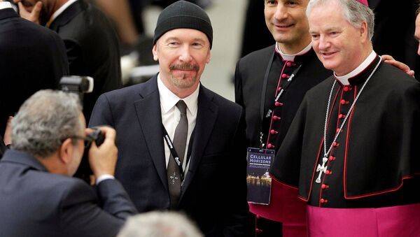 U2’nun baş gitaristi ‘The Edge’, Vatikan’da - Sputnik Türkiye