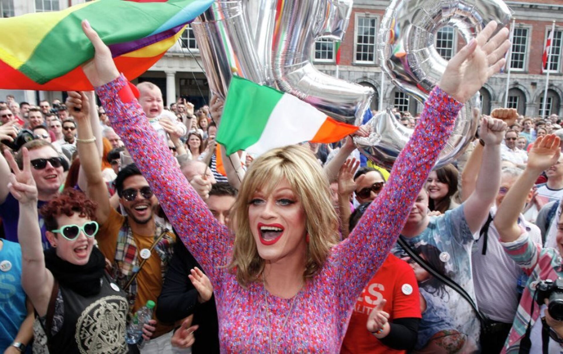 Перед европой. Гомоевропа. Ireland gay marriage Bill signed into Law. Europe is gay. Rose shows in the Ireland in July.