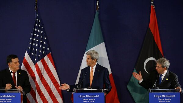 ABD Dışişleri Bakanı John Kerry, İtalya Dışişleri Bakanı Paolo Gentiloni ve Libya Başbakanı Fayez Sarraj - Sputnik Türkiye