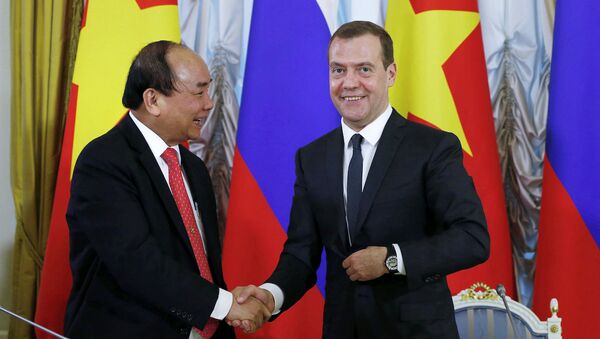 Vietnam Başbakanı Nguyen Xuan Phuc ve Rusya Başbakanı Dmitriy Medvedev. - Sputnik Türkiye