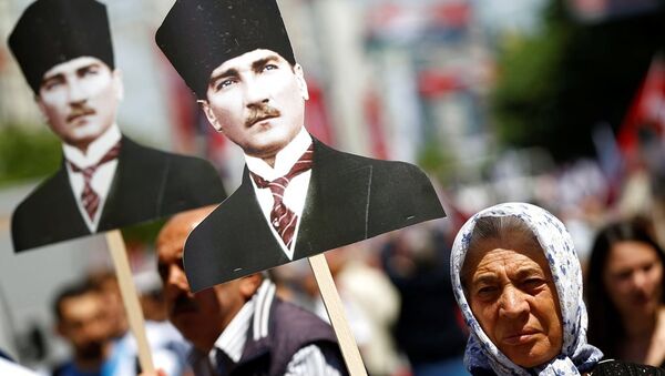 19 Mayıs Atatürk'ü Anma Gençlik ve Spor Bayramı, İstanbul'da kutlandı. - Sputnik Türkiye