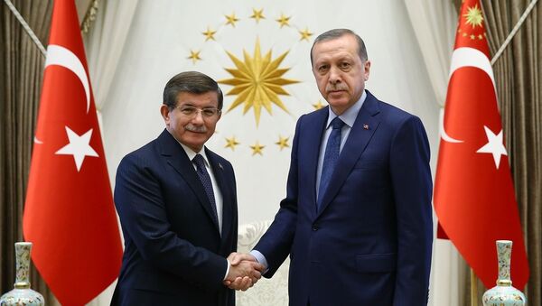 Ahmet Davutoğlu ve Cumhurbaşkanı Recep Tayyip Erdoğan. - Sputnik Türkiye