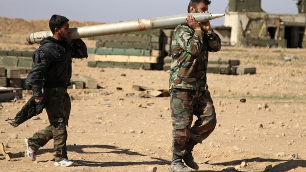 Rakka yakınlarındaki Suriye askerleri. - Sputnik Türkiye