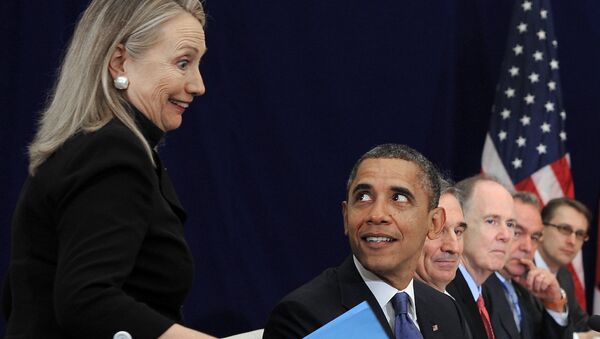 ABD Başkanı Barack Obama ve eski Dışişleri Bakanı Hillary Clinton. - Sputnik Türkiye