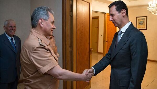Rusya Savunma Bakanı Sergey Şoygu, Şam'da Suriye Devlet Başkanı Beşar Esad ile sürpriz görüşme yaptı. - Sputnik Türkiye