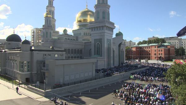 Moskova'da yaşayan Müslümanlar Ramazan Bayramı namazını kıldı - Sputnik Türkiye