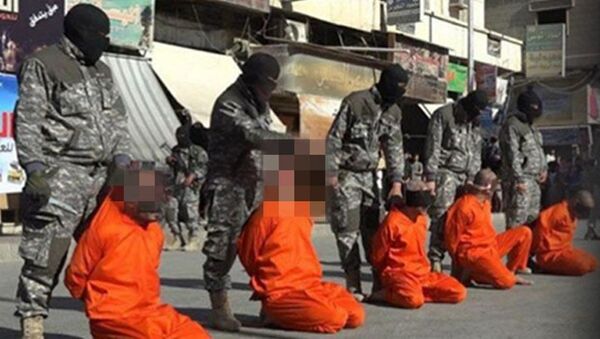 IŞİD militanları, Suriye'nin Rakka kentinde 5 futbolcunun kafasını kesti. - Sputnik Türkiye
