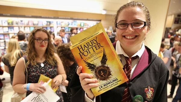 Harry Potter sekizinci kitabı 'Lanetli Çocuk' piyasaya çıktı - Sputnik Türkiye